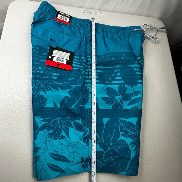 Kirkland Signature Men’s Swim Board Surfing Shorts Medium NWT - Picture 9 of 9